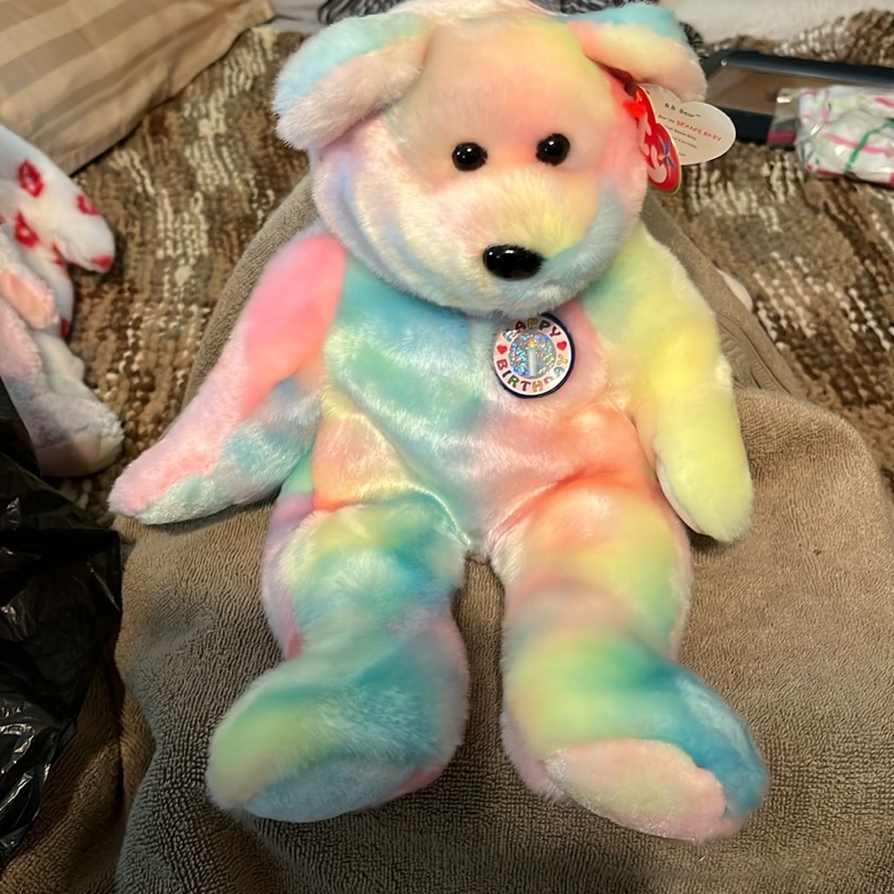 Ty Beanie Buddy BB Bear the birthday bear makes for a great gift pastel colors